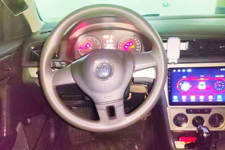 Used Volkswagen Lavida 2015 1.6L Automatic Fashion Edition Steering Wheel