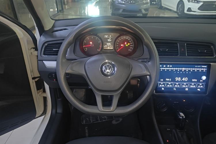 Used Volkswagen Lavida 2015 1.6L Automatic Fashion Edition Steering Wheel