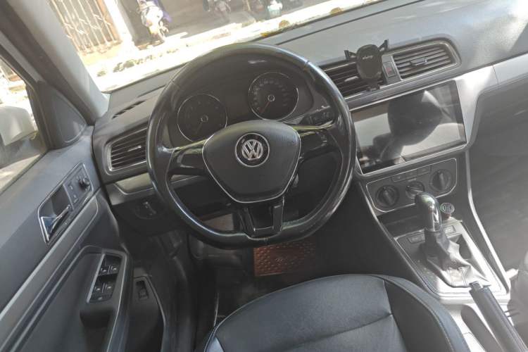 Used Volkswagen Lavida 2015 1.6L Automatic Comfort Edition Steering Wheel