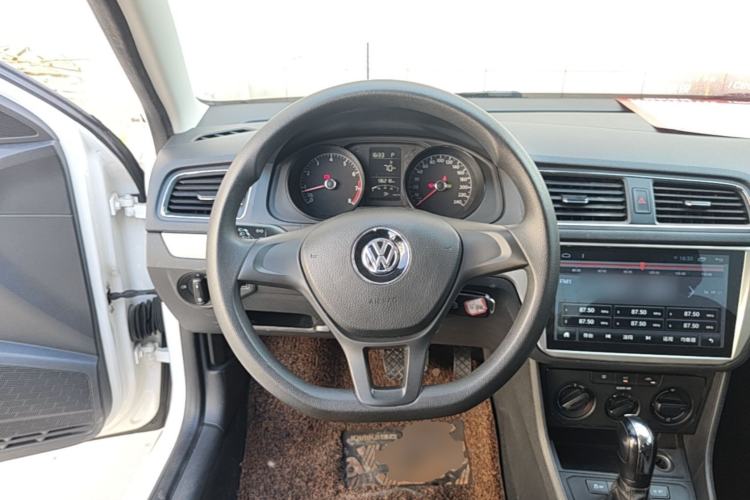 Used Volkswagen Lavida 2015 1.6L Automatic Fashion Edition Steering Wheel