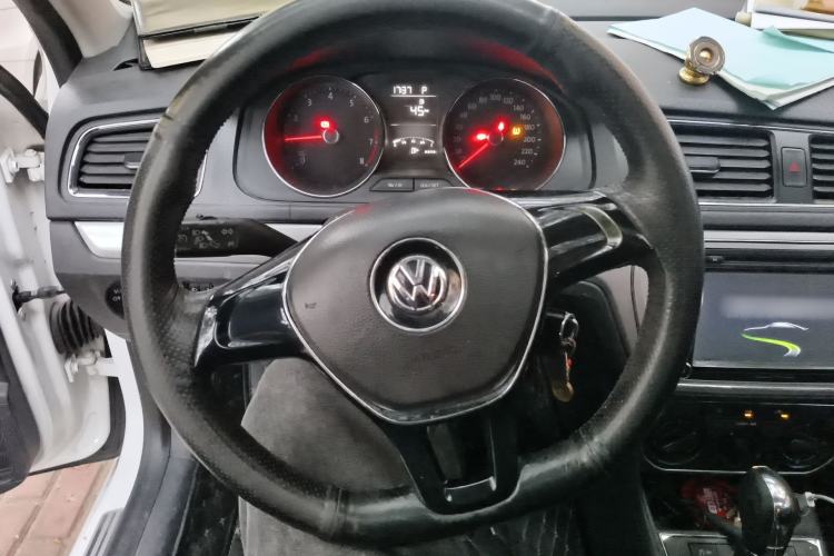 Used Volkswagen Lavida 2015 1.6L Automatic Comfort Edition Steering Wheel