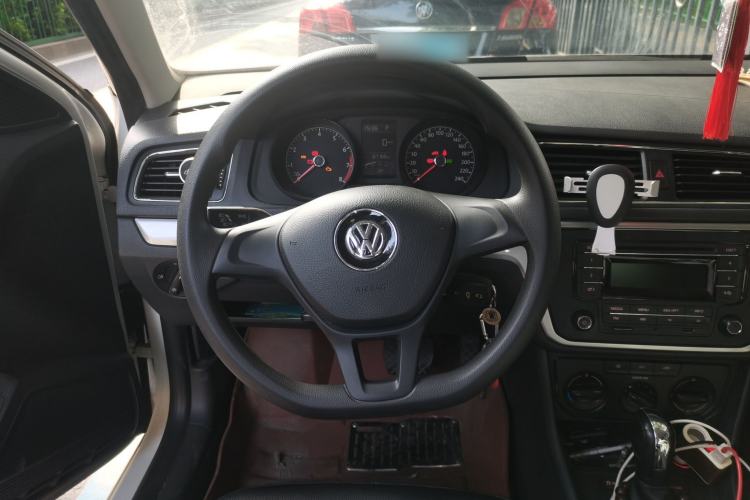 Used Volkswagen Lavida 2015 1.6L Automatic Fashion Edition Steering Wheel