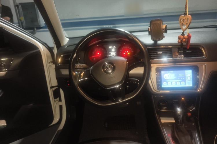 Used Volkswagen Lavida 2015 1.6L Automatic Comfort Edition Steering Wheel