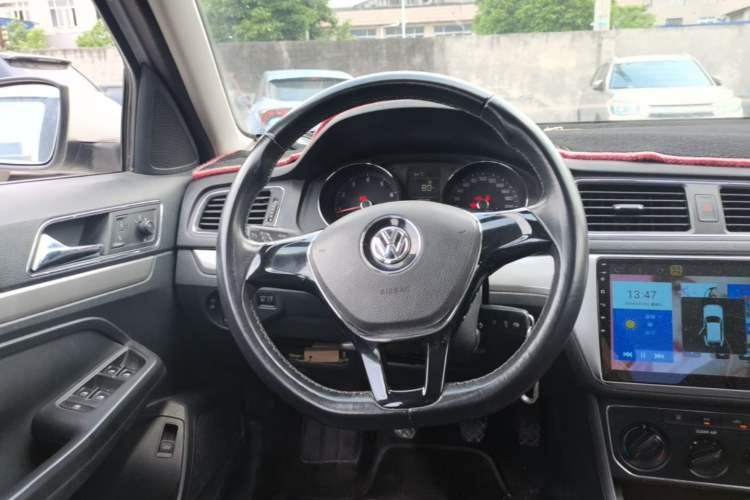 Used Volkswagen Lavida 2015 1.6L Manual Comfort Edition Steering Wheel