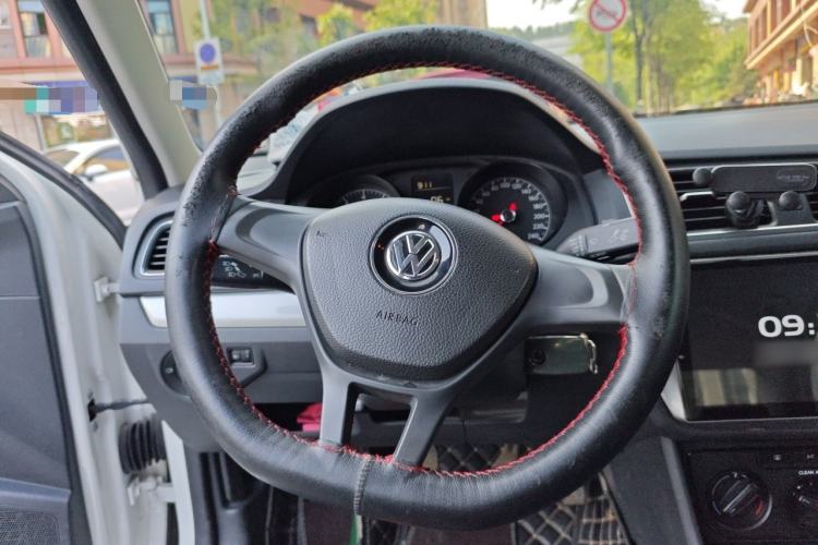 Used Volkswagen Lavida 2015 1.6L Manual Fashion Edition Steering Wheel