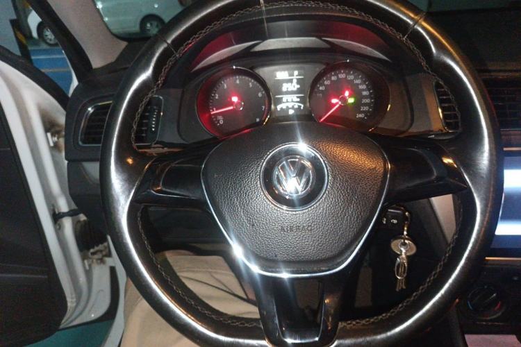 Used Volkswagen Lavida 2015 1.6L Automatic Comfort Edition Steering Wheel