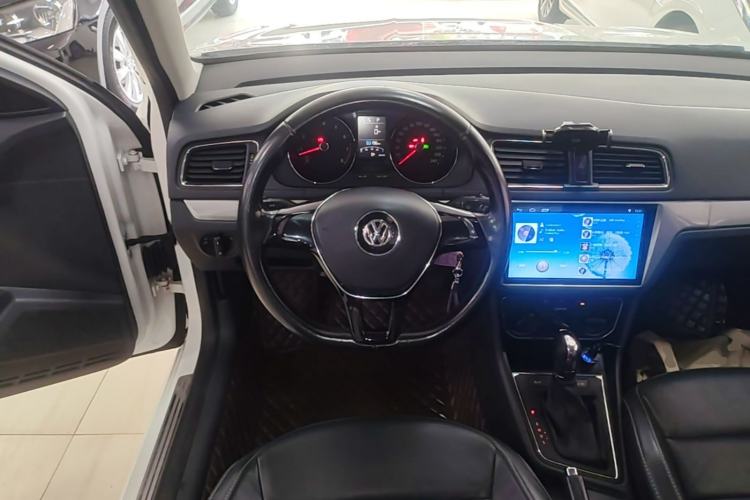 Used Volkswagen Lavida 2015 1.6L Automatic Comfort Edition Steering Wheel
