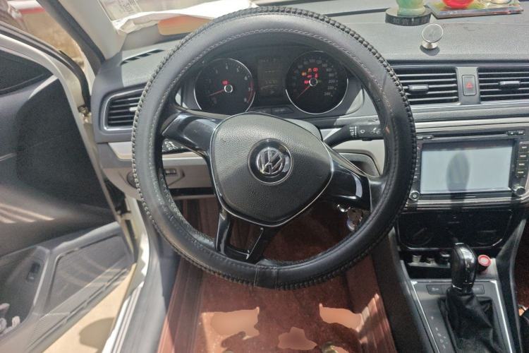 Used Volkswagen Lavida 2015 1.6L Automatic Comfort Edition Steering Wheel