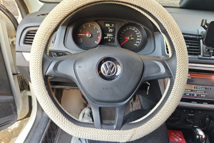 Used Volkswagen Lavida 2015 1.6L Automatic Fashion Edition Steering Wheel