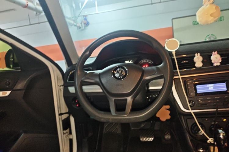 Used Volkswagen Lavida 2015 1.6L Automatic Fashion Edition Steering Wheel