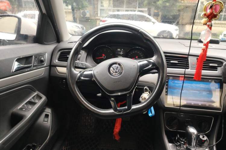 Used Volkswagen Lavida 2015 1.6L Automatic Comfort Edition Steering Wheel