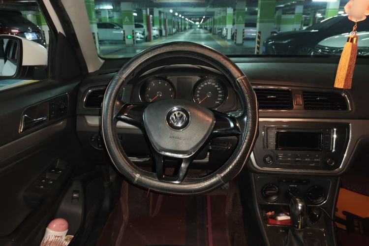 Used Volkswagen Lavida 2015 1.6L Automatic Comfort Edition Steering Wheel