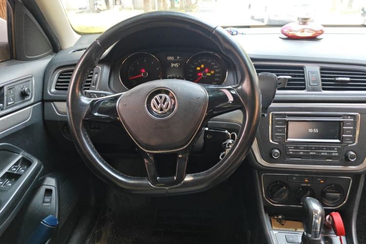 Used Volkswagen Lavida 2015 1.6L Automatic Comfort Edition Steering Wheel