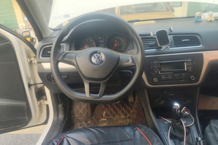 Used Volkswagen Lavida 2015 1.6L Automatic Fashion Edition Steering Wheel