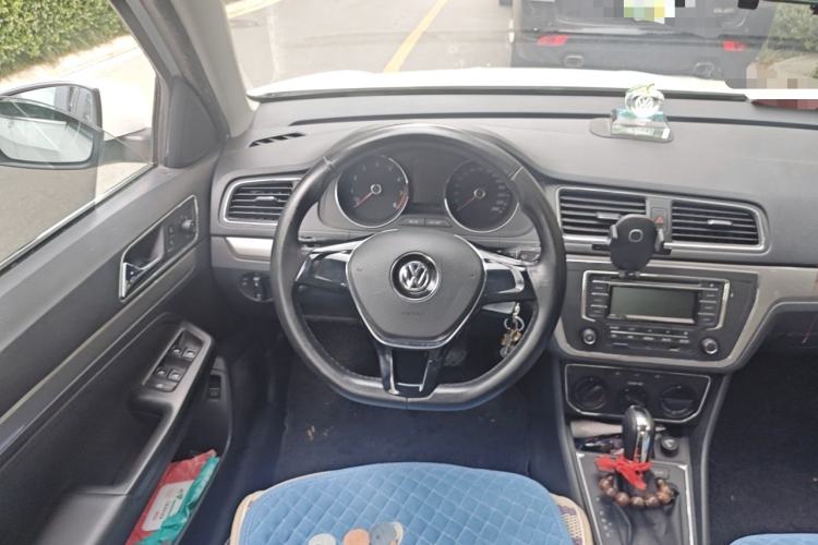 Used Volkswagen Lavida 2015 1.6L Automatic Comfort Edition Steering Wheel