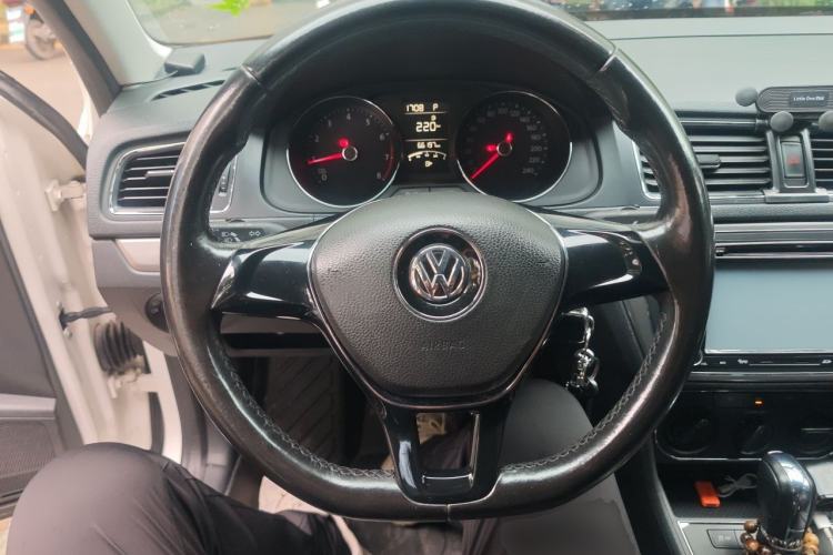 Used Volkswagen Lavida 2015 1.6L Automatic Comfort Edition Steering Wheel
