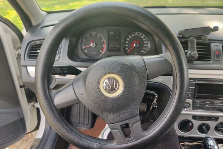 Used Volkswagen Lavida 2015 1.6L Automatic Fashion Edition Steering Wheel