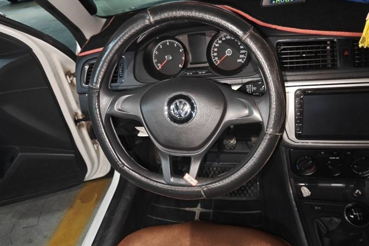Used Volkswagen Lavida 2015 1.6L Manual Fashion Edition Steering Wheel