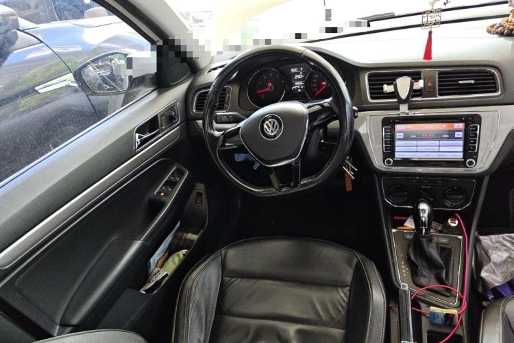 Used Volkswagen Lavida 2015 1.6L Automatic Comfort Edition Steering Wheel