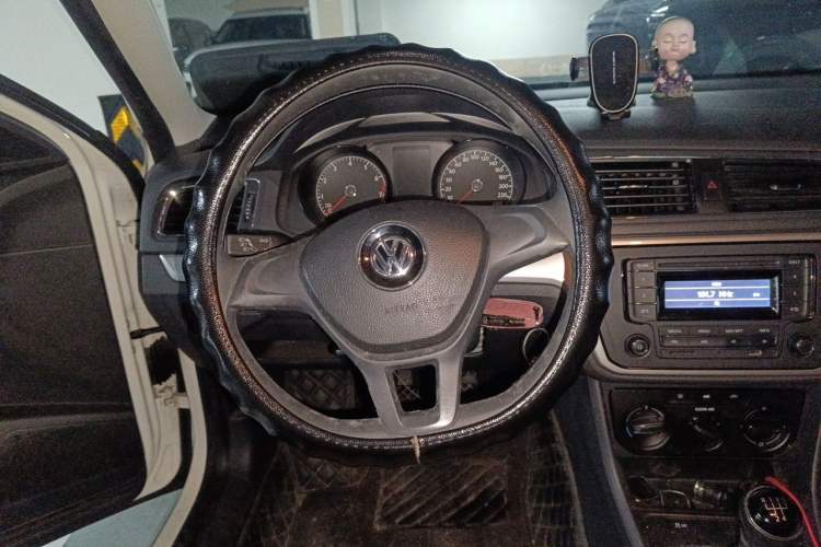 Used Volkswagen Lavida 2015 1.6L Manual Fashion Edition Steering Wheel