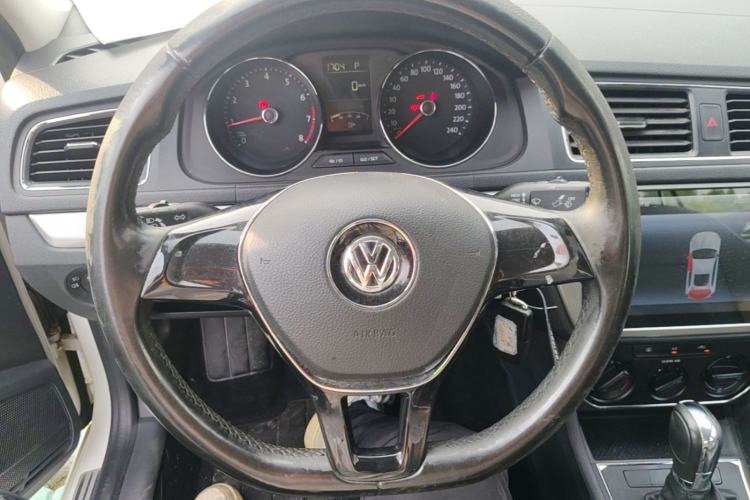Used Volkswagen Lavida 2015 1.6L Automatic Comfort Edition Steering Wheel