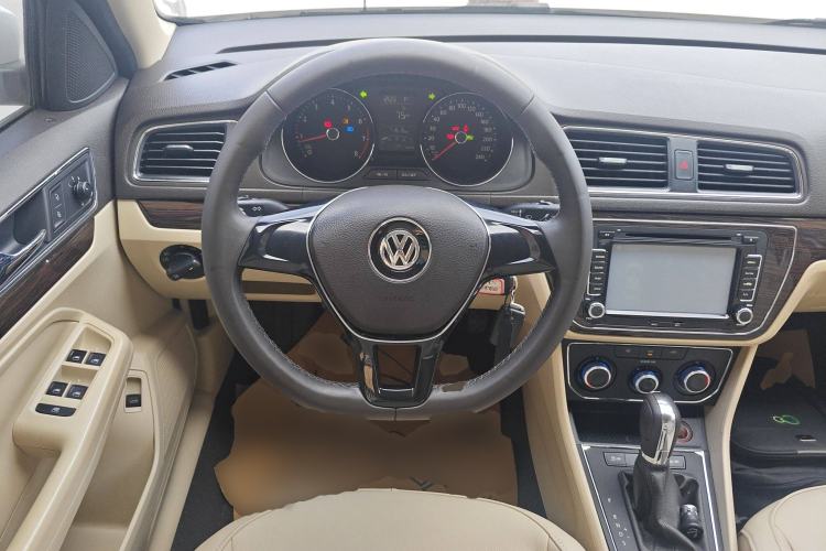 Used Volkswagen Lavida 2015 1.6L Automatic Comfort Edition Steering Wheel