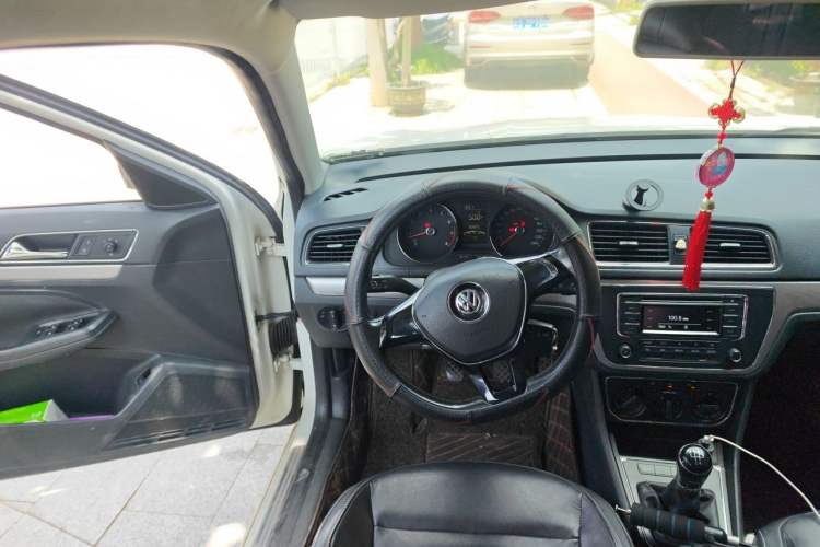 Used Volkswagen Lavida 2015 1.6L Manual Comfort Edition Steering Wheel