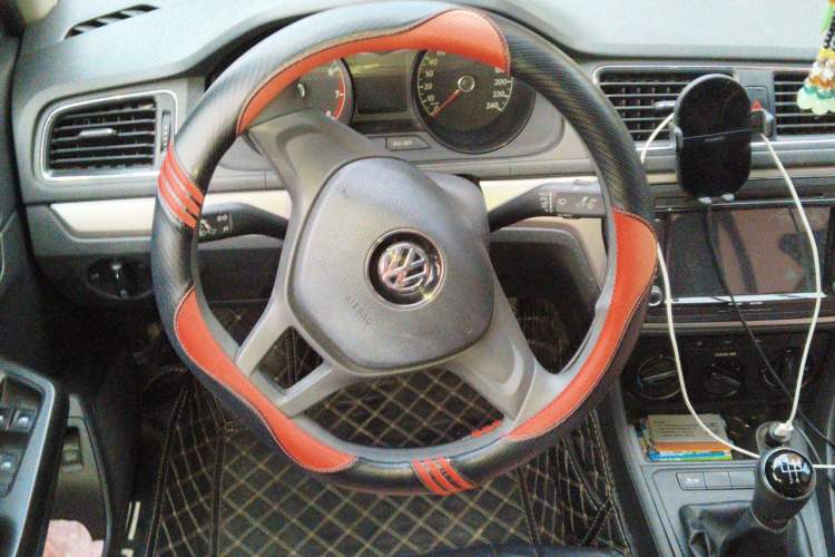 Used Volkswagen Lavida 2015 1.6L Manual Fashion Edition Steering Wheel