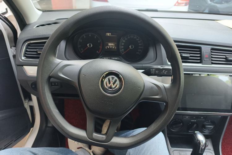Used Volkswagen Lavida 2015 1.6L Automatic Fashion Edition Steering Wheel
