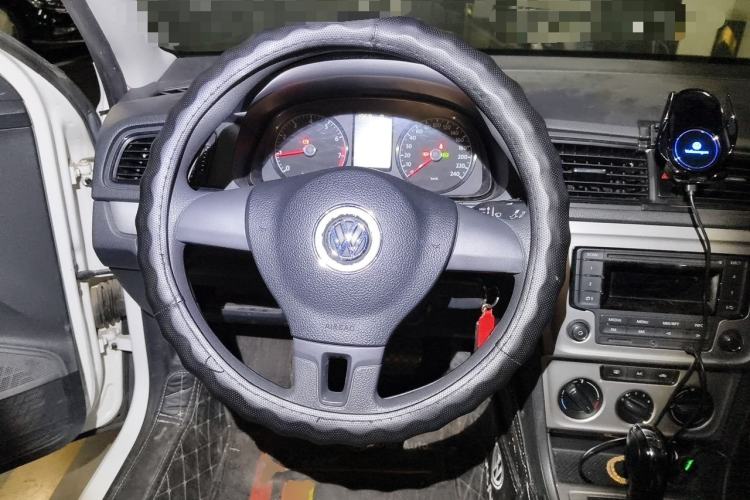 Used Volkswagen Lavida 2015 1.6L Automatic Fashion Edition Steering Wheel
