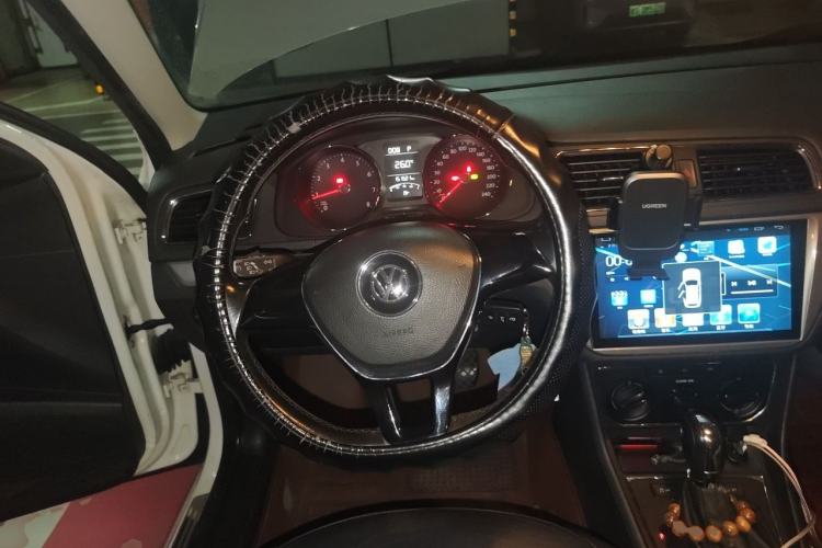 Used Volkswagen Lavida 2015 1.6L Automatic Comfort Edition Steering Wheel