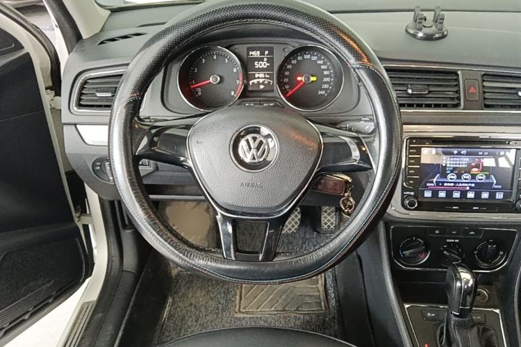 Used Volkswagen Lavida 2015 1.6L Automatic Comfort Edition Steering Wheel