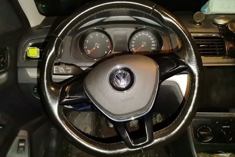 Used Volkswagen Lavida 2015 1.6L Manual Comfort Edition Steering Wheel