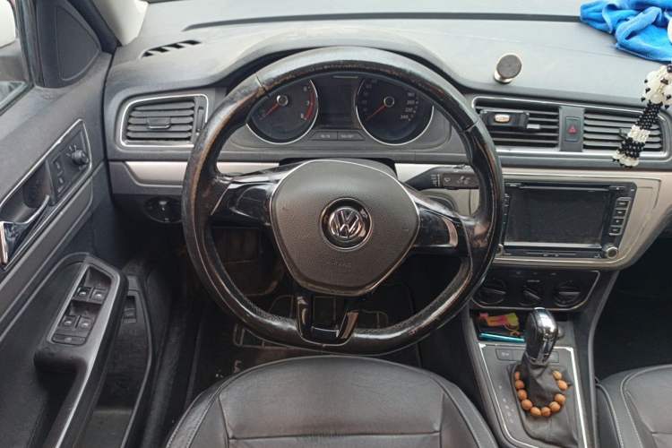 Used Volkswagen Lavida 2015 1.6L Automatic Comfort Edition Steering Wheel