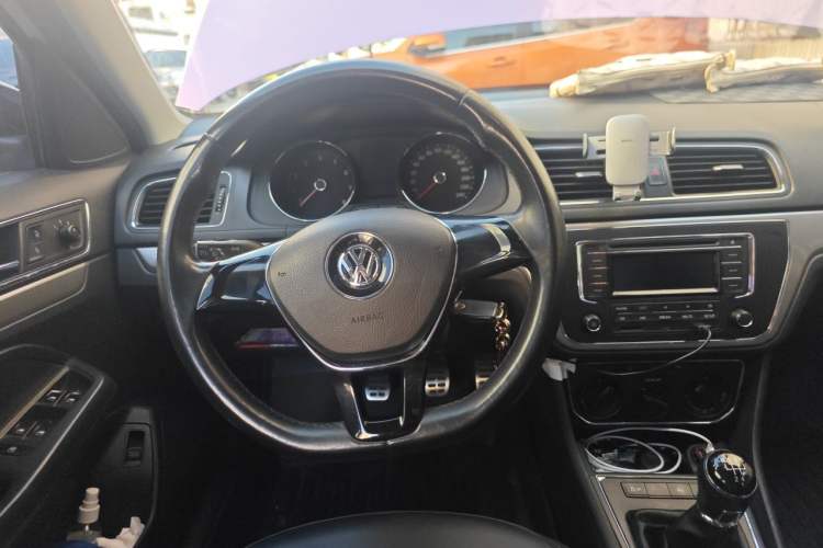 Used Volkswagen Lavida 2015 1.6L Manual Comfort Edition Steering Wheel