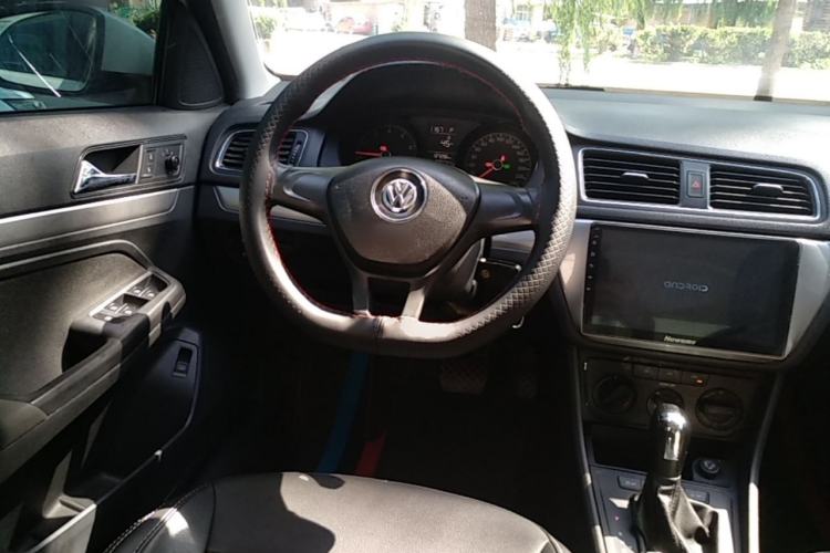 Used Volkswagen Lavida 2015 1.6L Automatic Fashion Edition Steering Wheel