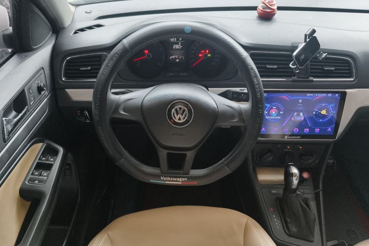 Used Volkswagen Lavida 2015 1.6L Automatic Fashion Edition Steering Wheel
