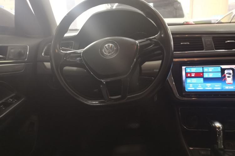 Used Volkswagen Lavida 2015 1.6L Automatic Comfort Edition Steering Wheel