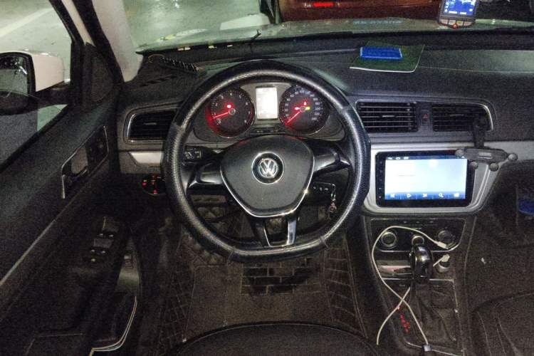 Used Volkswagen Lavida 2015 1.6L Automatic Comfort Edition Steering Wheel