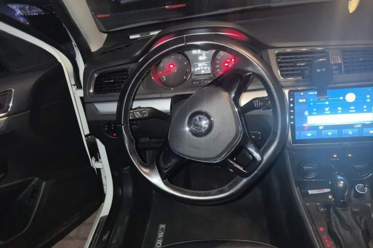 Used Volkswagen Lavida 2015 1.6L Automatic Comfort Edition Steering Wheel