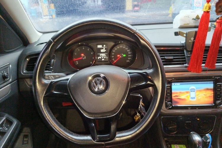 Used Volkswagen Lavida 2015 1.6L Automatic Comfort Edition Steering Wheel