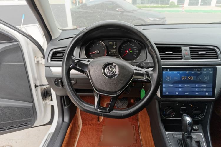 Used Volkswagen Lavida 2015 1.6L Automatic Comfort Edition Steering Wheel