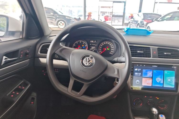 Used Volkswagen Lavida 2015 1.6L Automatic Fashion Edition Steering Wheel