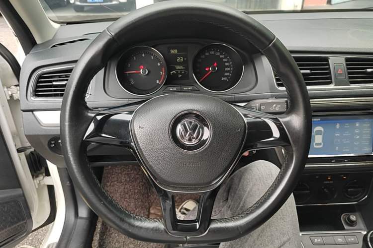 Used Volkswagen Lavida 2015 1.6L Manual Comfort Edition Steering Wheel