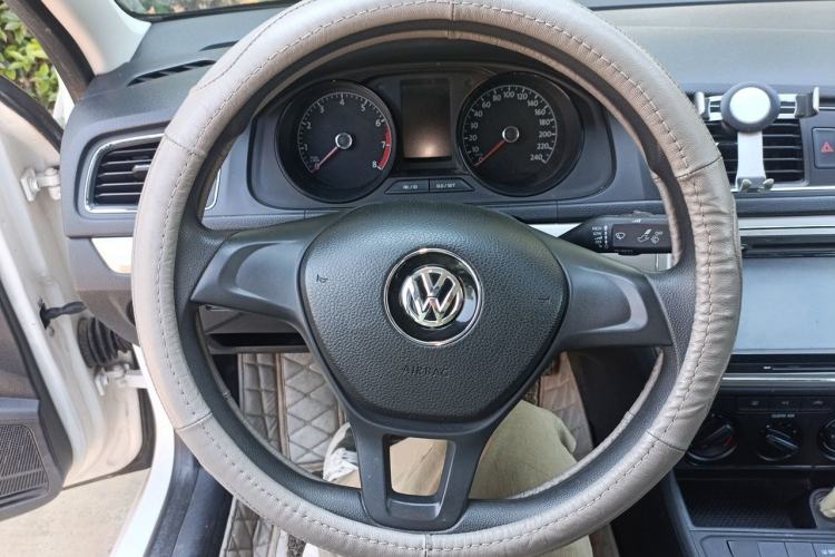 Used Volkswagen Lavida 2015 1.6L Manual Fashion Edition Steering Wheel