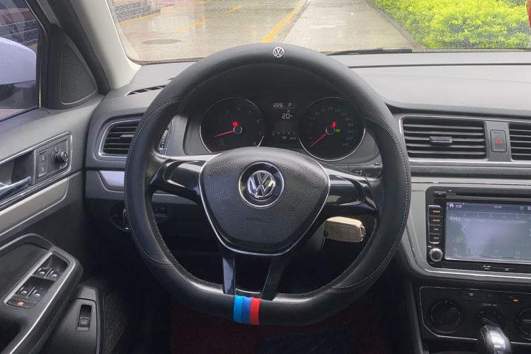 Used Volkswagen Lavida 2015 1.6L Automatic Comfort Edition Steering Wheel
