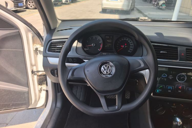 Used Volkswagen Lavida 2015 1.6L Automatic Fashion Edition Steering Wheel