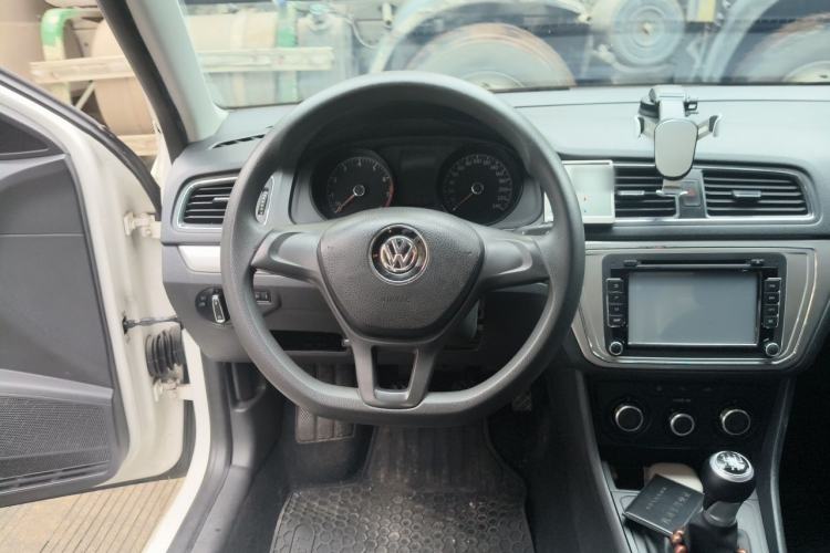 Used Volkswagen Lavida 2015 1.6L Manual Fashion Edition Steering Wheel