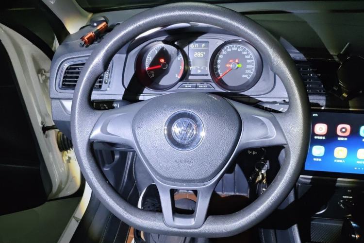 Used Volkswagen Lavida 2015 1.6L Automatic Fashion Edition Steering Wheel