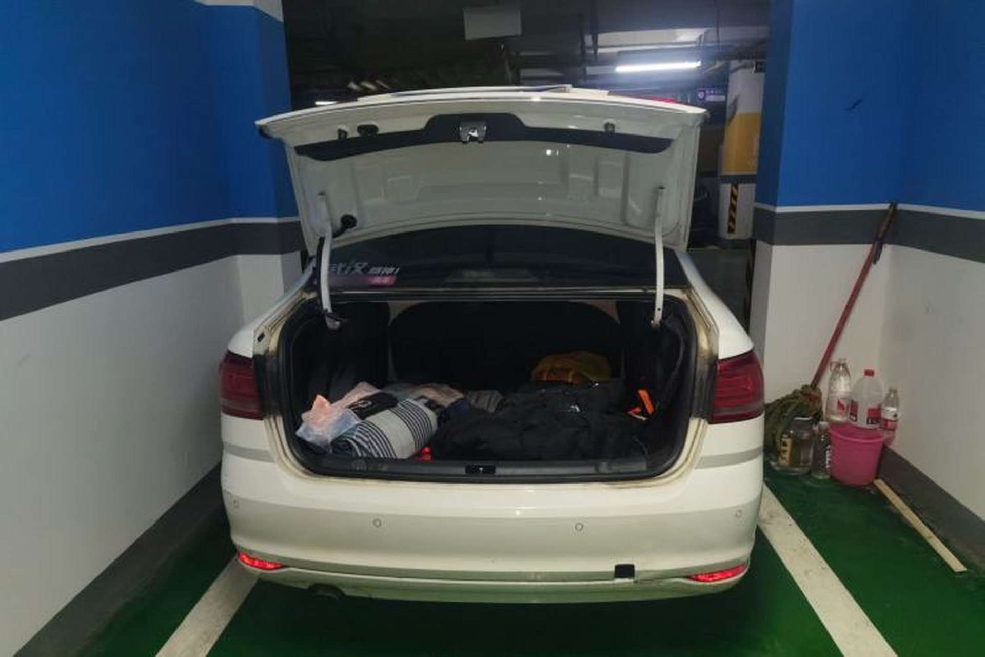 Used Volkswagen Lavida 2015 1.6L Automatic Comfort Edition Trunk